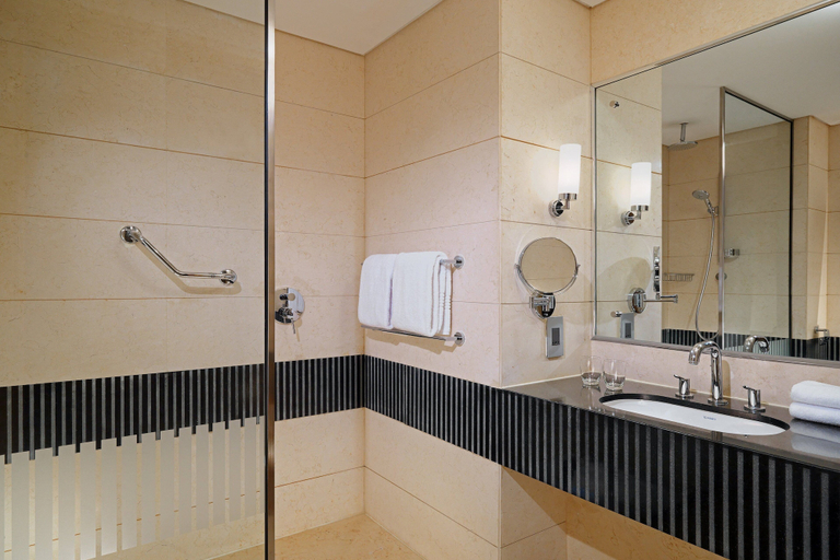 Bathroom 5, Le Méridien Cairo Airport, An-Nuzhah