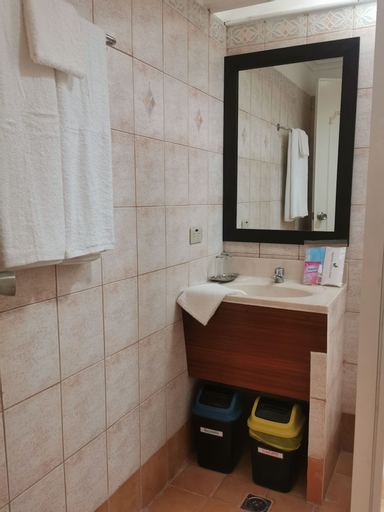 Bathroom 10