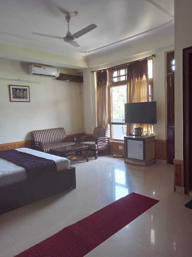 Bedroom 5, The Mahesh Regency, Shimla
