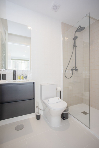 Bathroom 2, NAX Apartment D by Liiiving, Porto