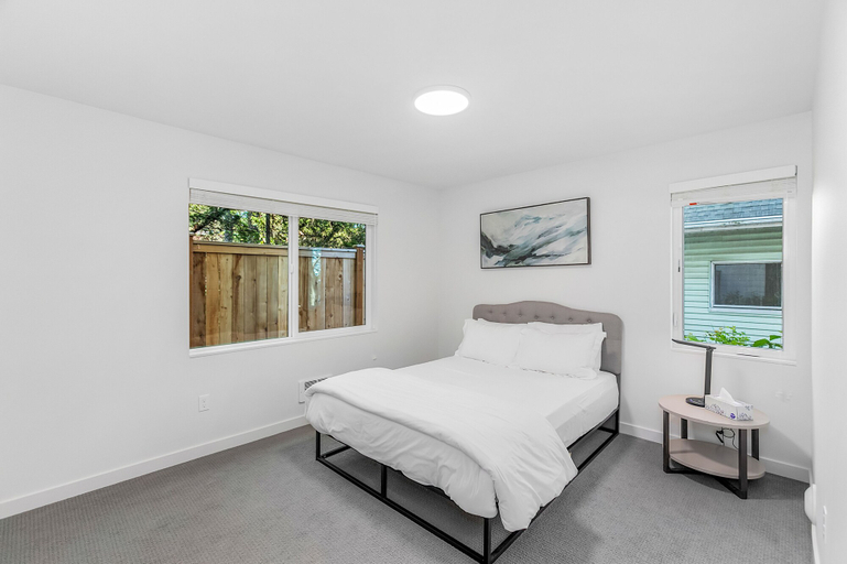 Bedroom 2, The Sweetest Hill - 81 Walkscore, Seattle