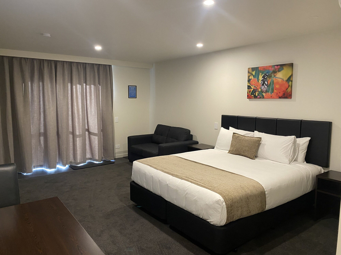 Bedroom 2, Riverlea Motel, Gore
