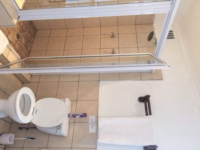 Bathroom 4, Villa Valencia, eThekwini