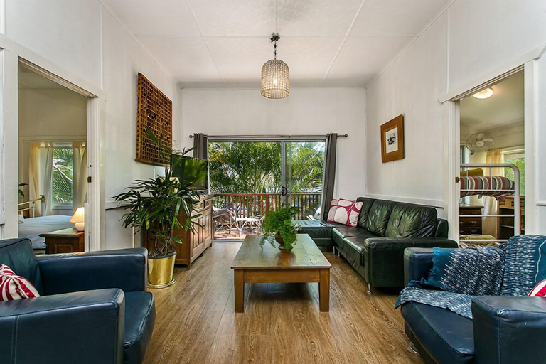 Others 5, Jaspers Apartments, Byron
