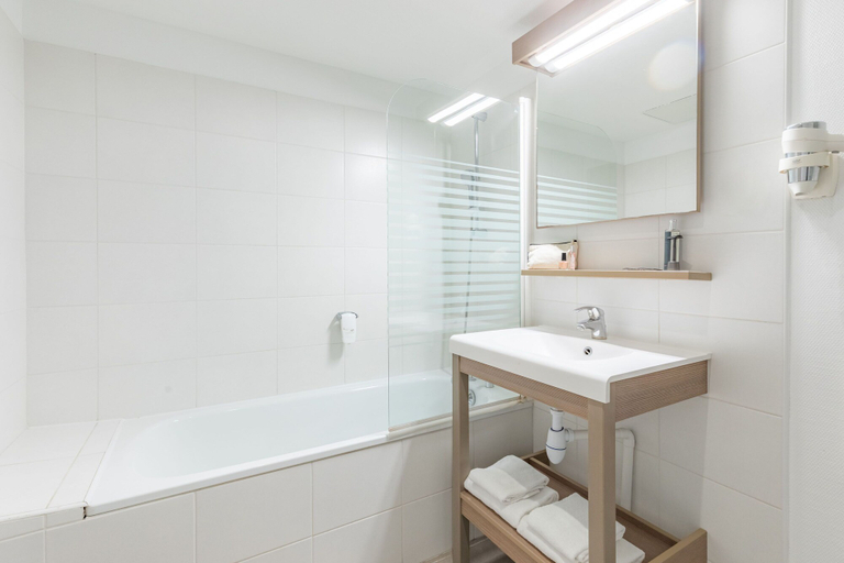 Bathroom 4, Appart'City Classic  Valence, Drôme