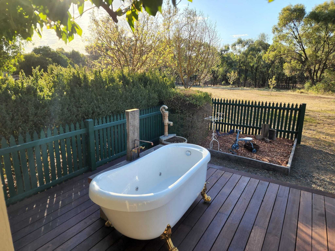 Bathroom 3, Murray River Spa Retreat, Campaspe - Rochester