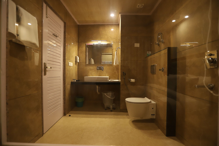 Bathroom, Golden Wood Manali By Rosetum, Kullu