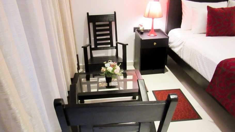 Bedroom 5, Airport Faith Hotel, Katana