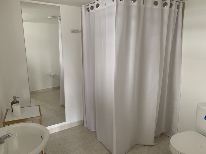 Bathroom, Apto muy bien ubicado- Home ARIS 401, Medellín