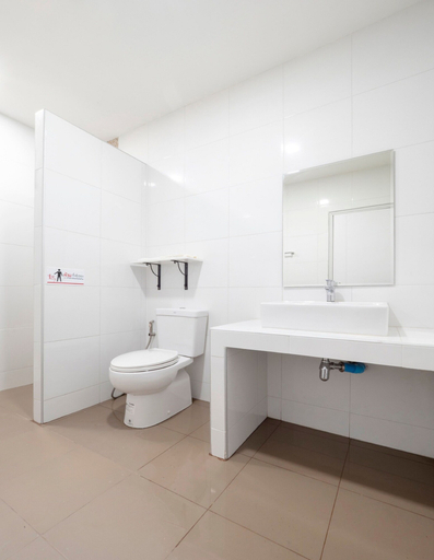 Bathroom, OYO 75378 Thawapee Resort, Muang Rayong