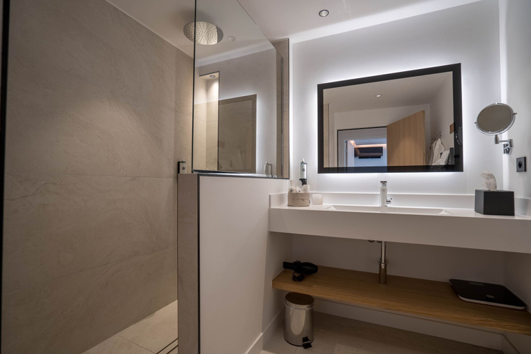 Bathroom, Eden Villa, Var