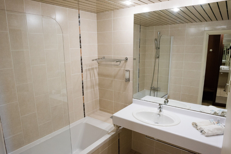 Bathroom 4, Hôtel Cala di Sole, Corse-du-Sud