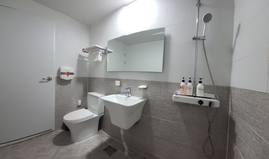 Bathroom 4, Dream Motel, Gwangsan