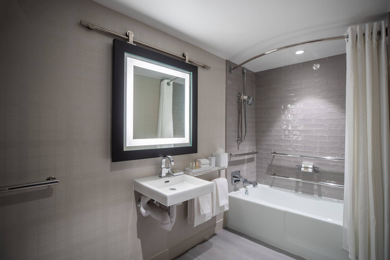 Bathroom 3, Renaissance Minneapolis Bloomington Hotel, Hennepin