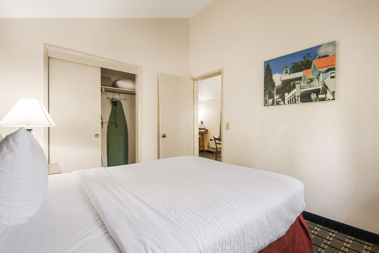 Bedroom 3, Northern Queen Inn, Nevada