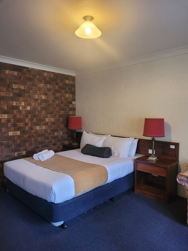 Bedroom 2, Seaton Arms Motor Inn, Albury
