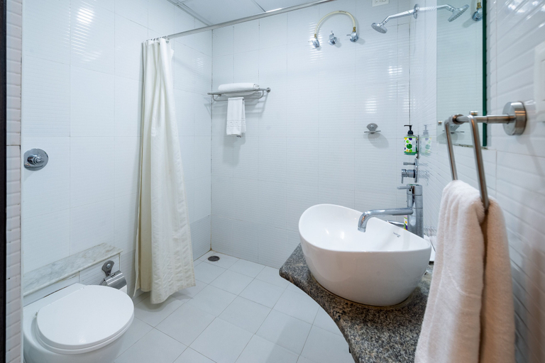 Bathroom 3, Olive Zip Rest House Road by Embassy Group, Bangalore