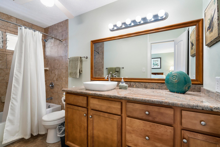Bathroom, Kona Shores #219, Hawaii