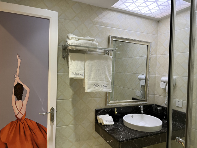 Bathroom 4, Wesley Rosegarden Lushan, Jiujiang