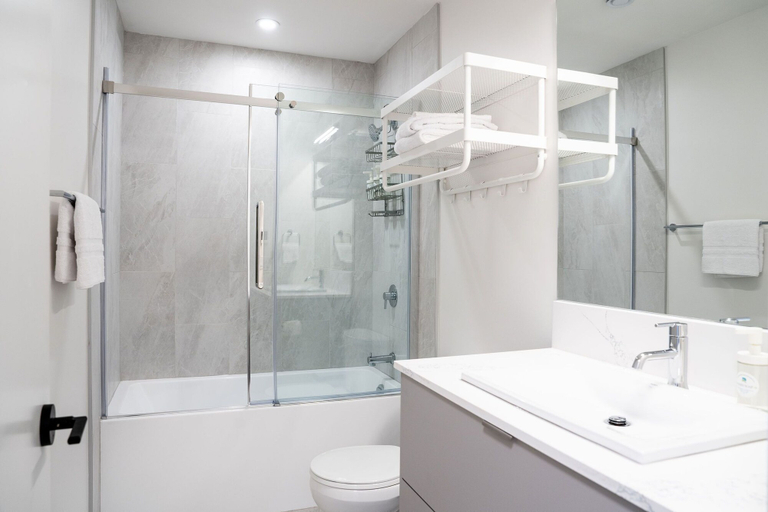 Bathroom 3, Sea Eagles Landing by Revelstoke Vacations, Columbia-Shuswap