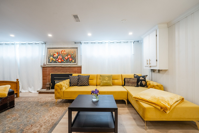 Others 4, GLOBALSTAY Sunny Basement Bront�� park, Halton