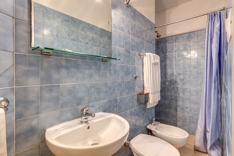 Bathroom 4, Hotel Romagna, Florence