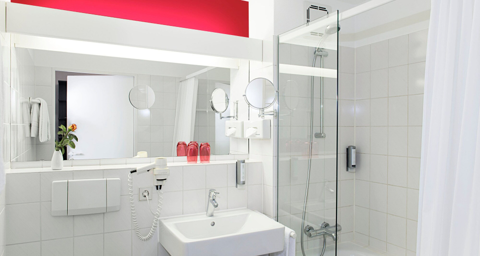 Bathroom 4, Victor's Residenz-Hotel München, München