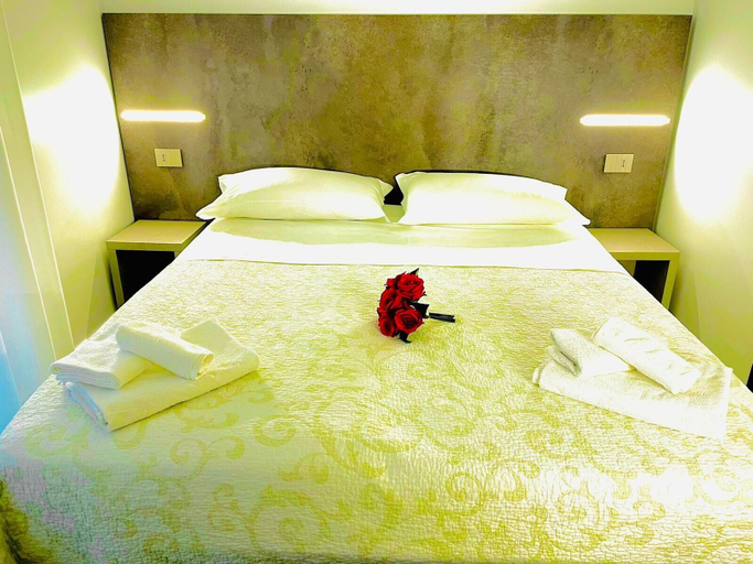 Bedroom 4, Hotel Okinawa, Rimini