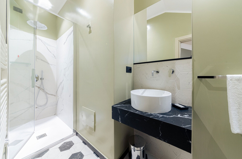 Bathroom 4, Hotel Astoria, Genova