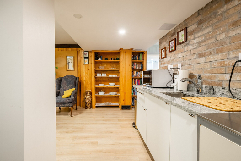 Others 5, GLOBALSTAY Sunny Basement Bront�� park, Halton