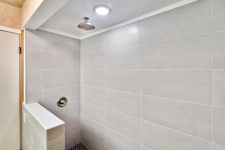 Bathroom 4, Casa De Emdeko 219, Hawaii