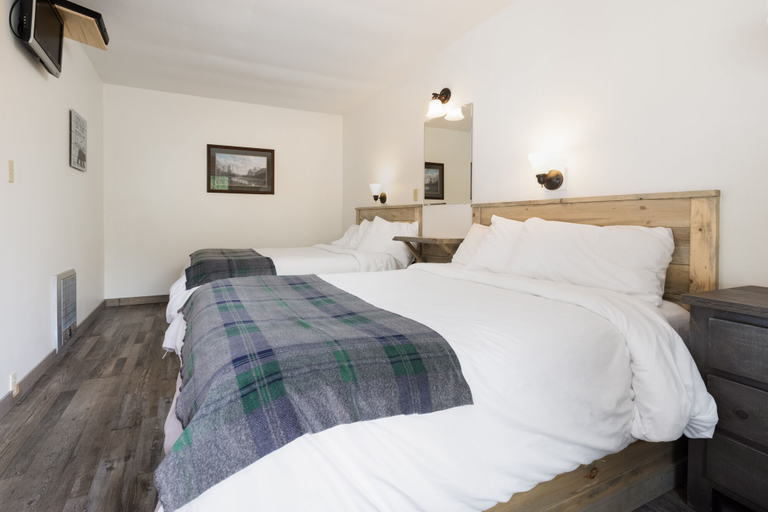 Bedroom 2, Beargrass Lodging and RV Resort, Flathead