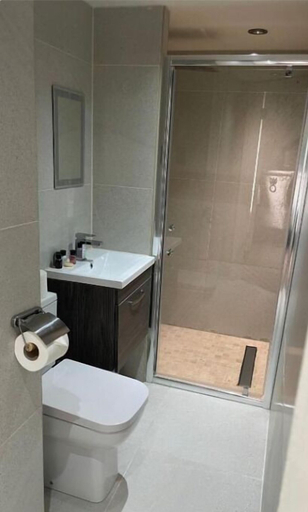 Bathroom 4, The Coal Exchange Hotel, Cardiff