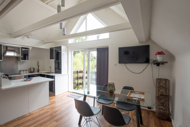 Others 5, The Penthouse, Kent
