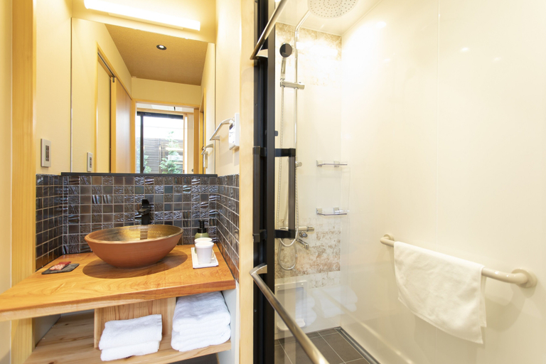 Bathroom 3, Higashiyama Hills, Kyoto