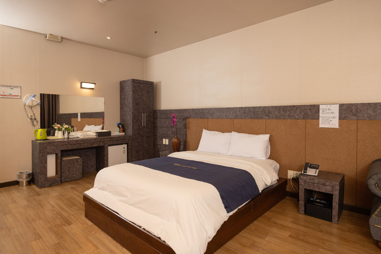 Bedroom 3, Cosmos Hotel, Donghae