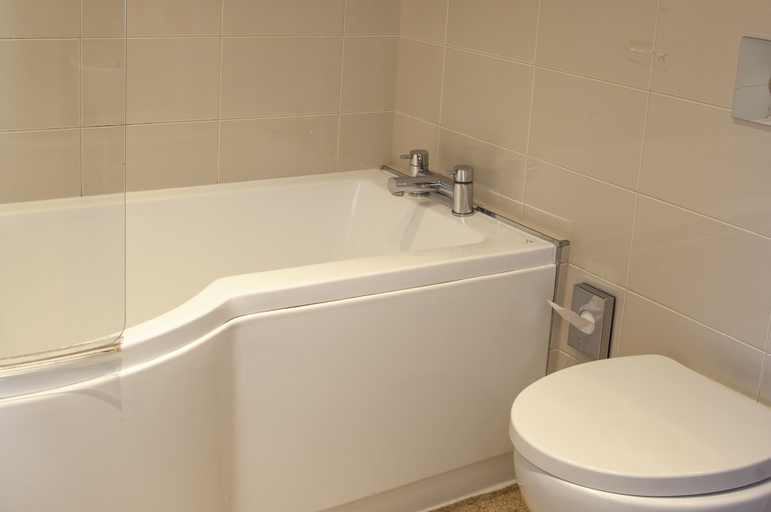 Bathroom 4, The Hopping Hare, Northamptonshire