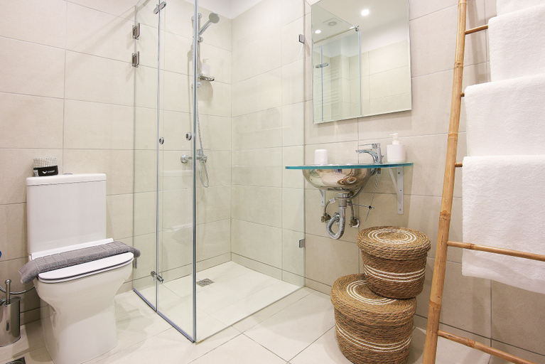 Bathroom 5, Aellō luxury apartments, Attica