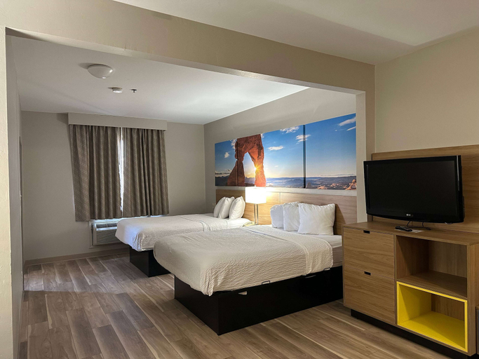 Bedroom 4, Days Inn by Wyndham Oklahoma City, Oklahoma