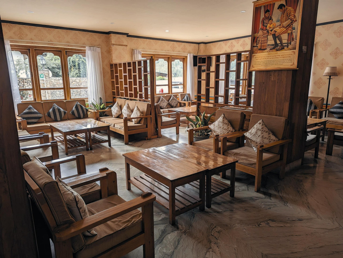 Food & Drinks 5, Hotel Amodhara, Chang
