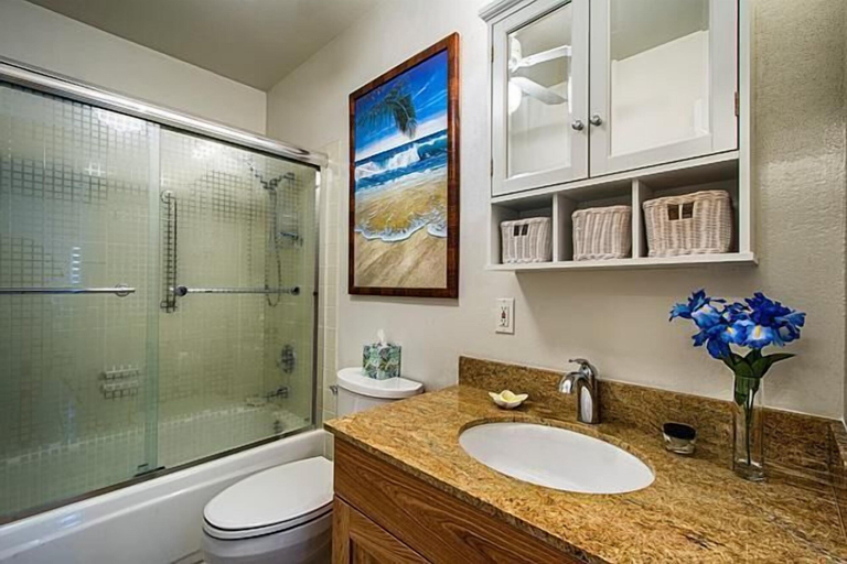 Bathroom 3, Keauhou Akahi 210, Hawaii