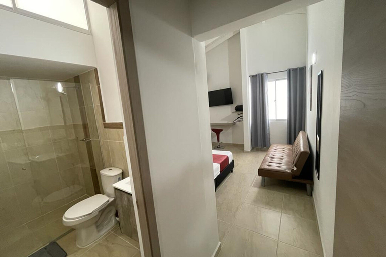 Bathroom 5, Hotel 12 Nights, Medellín