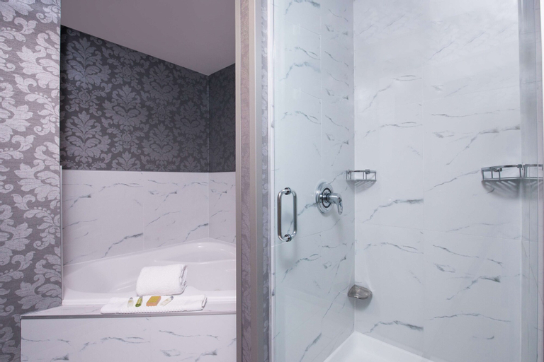 Bathroom 4