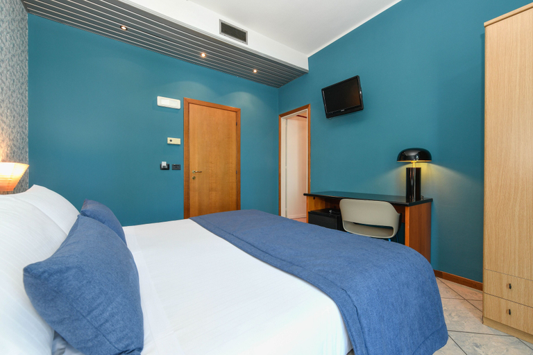 Bedroom 3, Hotel Aurora, Brescia