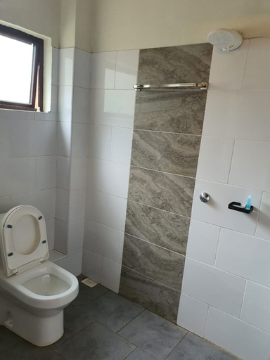 Bathroom, Lagoon Resort & Spa, Gichugu