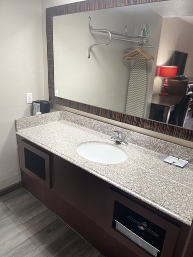 Bathroom 4, Royal Inn & Suites, Wright