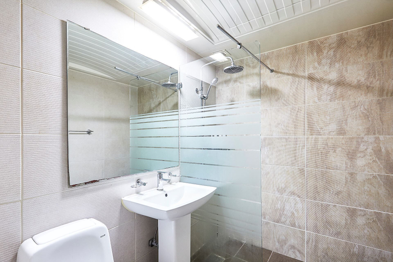 Bathroom 3, Hotel Nuri, Pyeongtaek