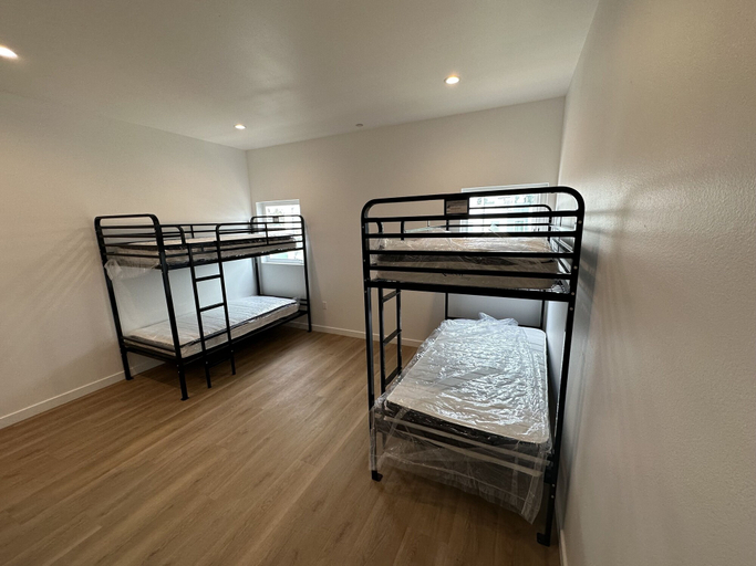 Bedroom 1, RoamHub Residences, Los Angeles