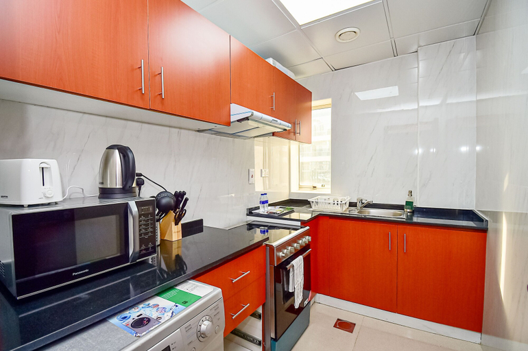 Private kitchen, PRL Spacious studio with closed kitchen, Dubai