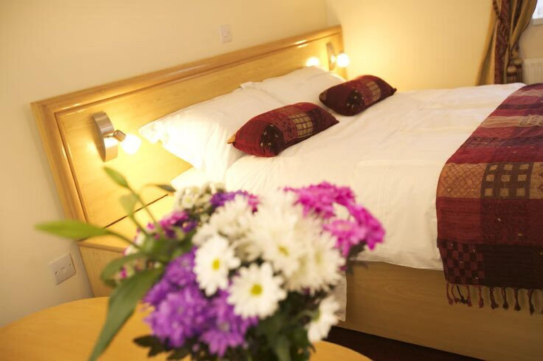Bedroom 5, Gateway Hotel, Newport